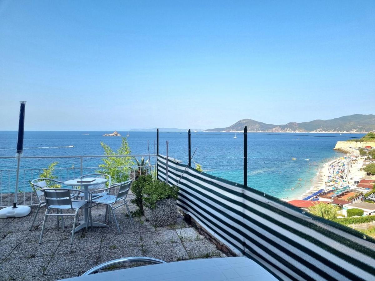 Appartamenti La Terrazza Sulle Ghiaie - Goelba Портоферайо Екстериор снимка