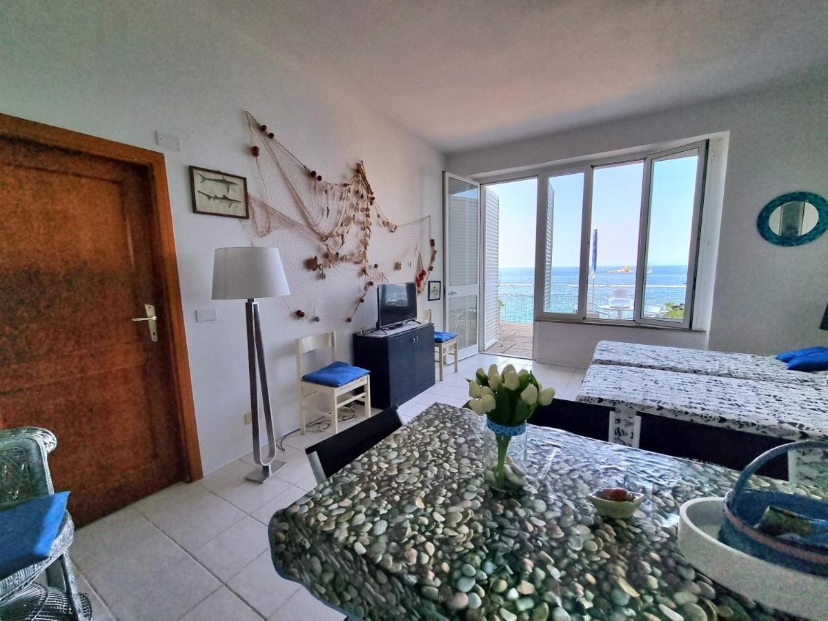 Appartamenti La Terrazza Sulle Ghiaie - Goelba Портоферайо Стая снимка